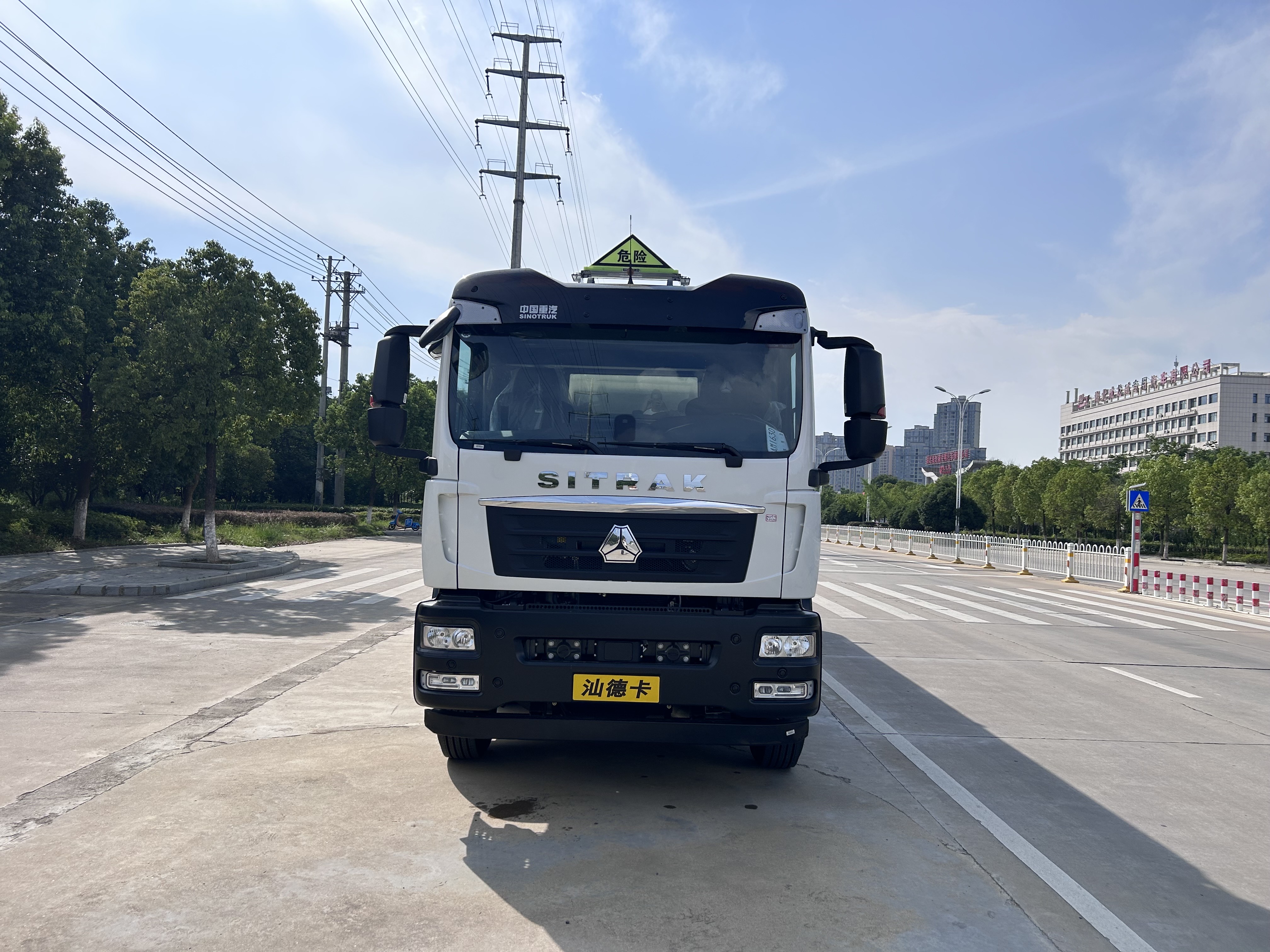 重汽汕德卡 30.2方加油車(鋁合金)
